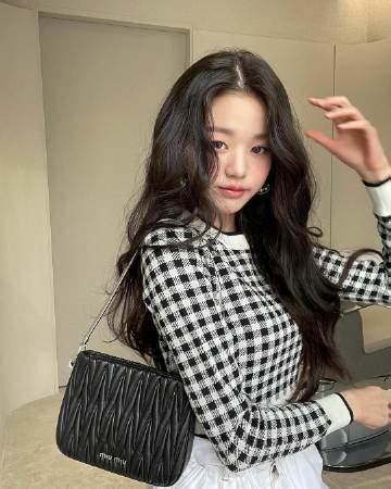 82社区Lisa高挑美妹热舞187部7.9G黑丝劲爆超诱人