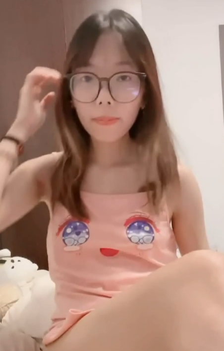 欢欢学妹1v1指教原创1.37G眼镜反差萌