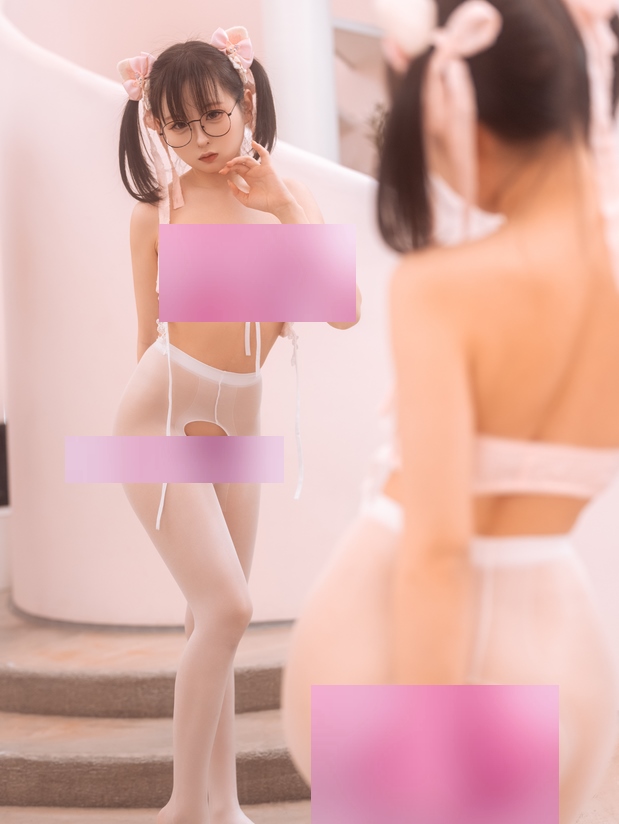 推特幼水铃衣粉嫩私拍60分钟27.8G优质